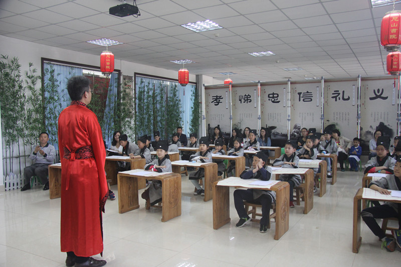 誦經典學美德樹理想 青島以活動為抓手推廣少兒閱讀與國學教育